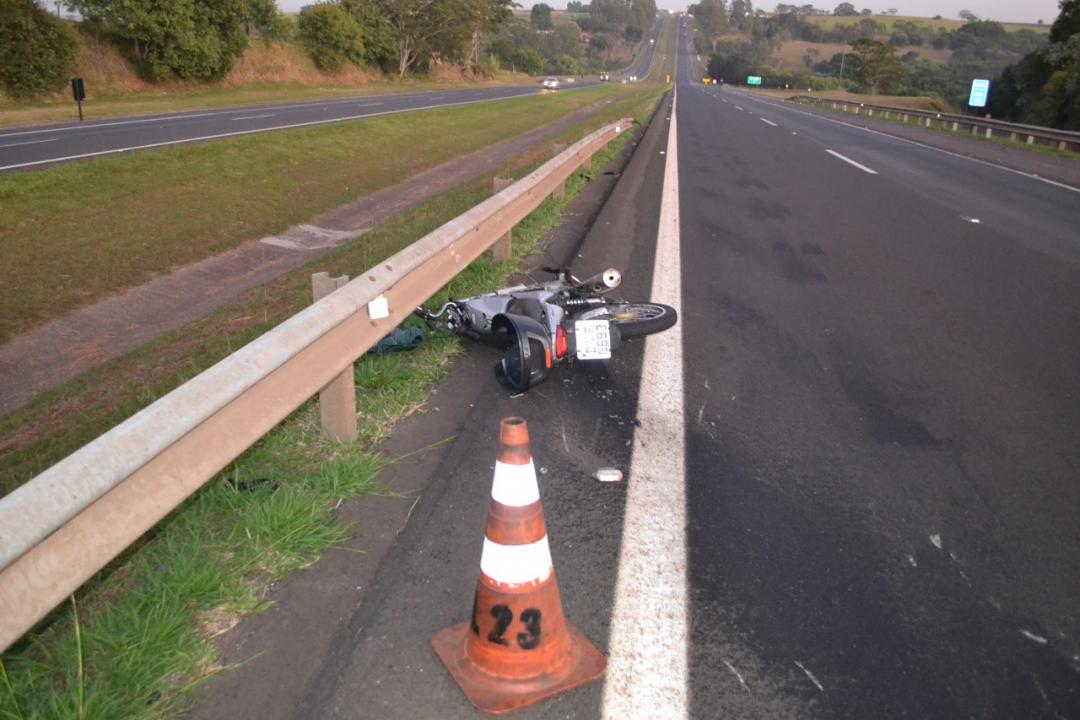 Foto 6 de 8 — Motociclista morre em acidente grave quando voltava do trabalho